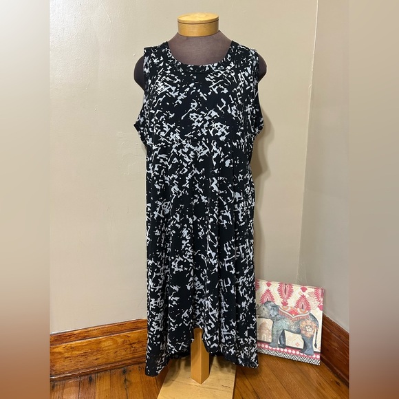 Laura Ashley Nylon Sleeveless Black & White High Low Midi Office Dress Size 2X - Picture 1 of 10